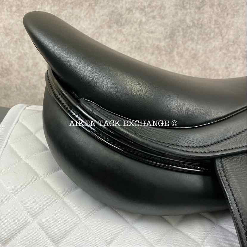 2023 MacRider Grand Prix Pro Jump Saddle, 17" Seat, Medium Wide Tree, Wool Flocked Panels