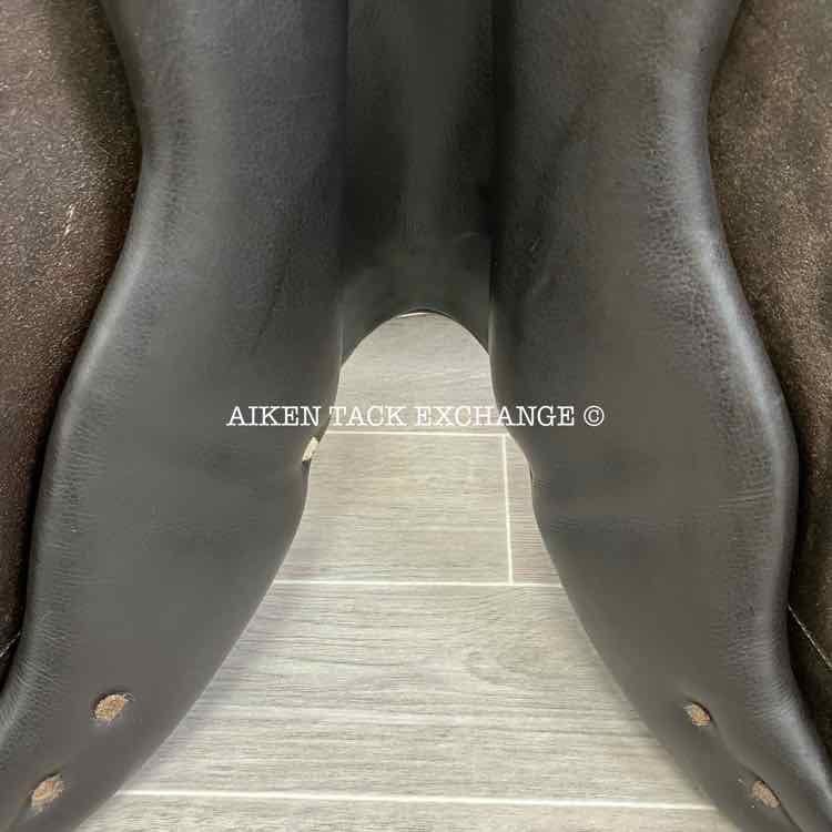2013 Barnsby Aurora Close Contact Jump Saddle, 17" Seat, Medium Tree, Foam Panels