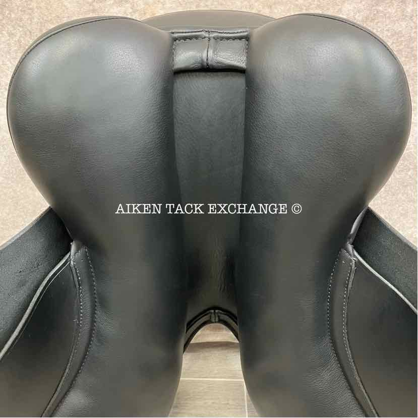**SOLD** Adam Ellis Style Dressage Saddle, 18" Seat, M/MW Tree, Wool Flocked Panels
