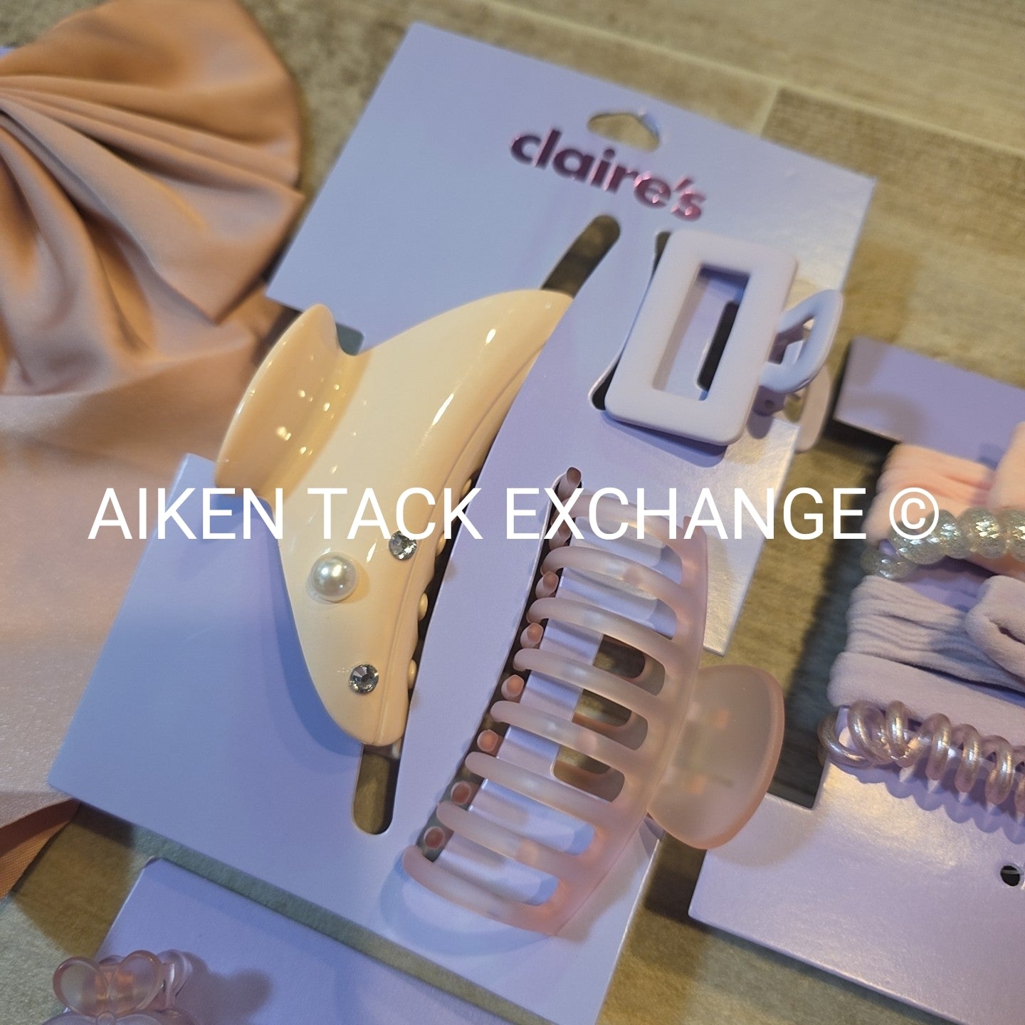 Claire's Hair Bundle - 4 Claw Clip, 1 Hair Clip, 1 Pack of Hair Ties