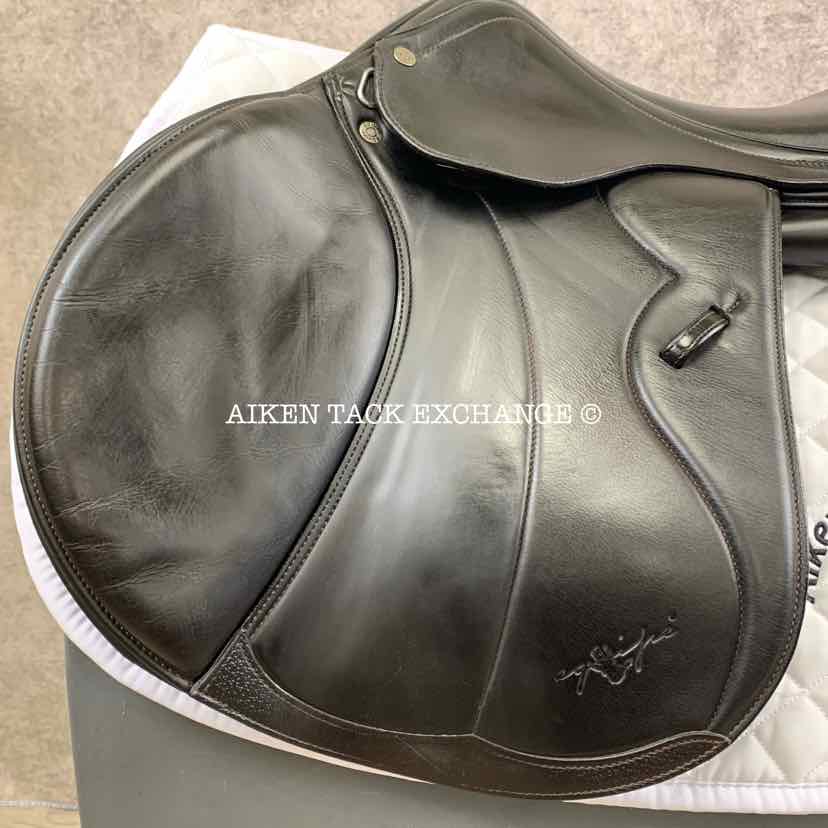 **SOLD** 2018 Equipe Synergy Special Close Contact Jump Saddle, 17.5" Seat, Forward Flap, Medium Wide Tree, Foam Panels