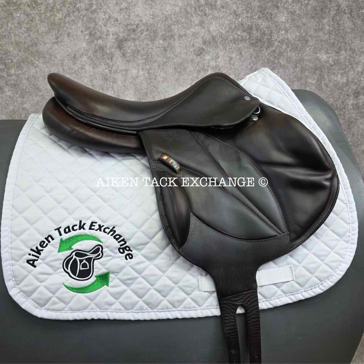 2018 Voltaire Lexington Monoflap Jump Saddle, 17" Seat, 0A Flap, Medium Wide Tree, PRO Panels, Full Buffalo Leather