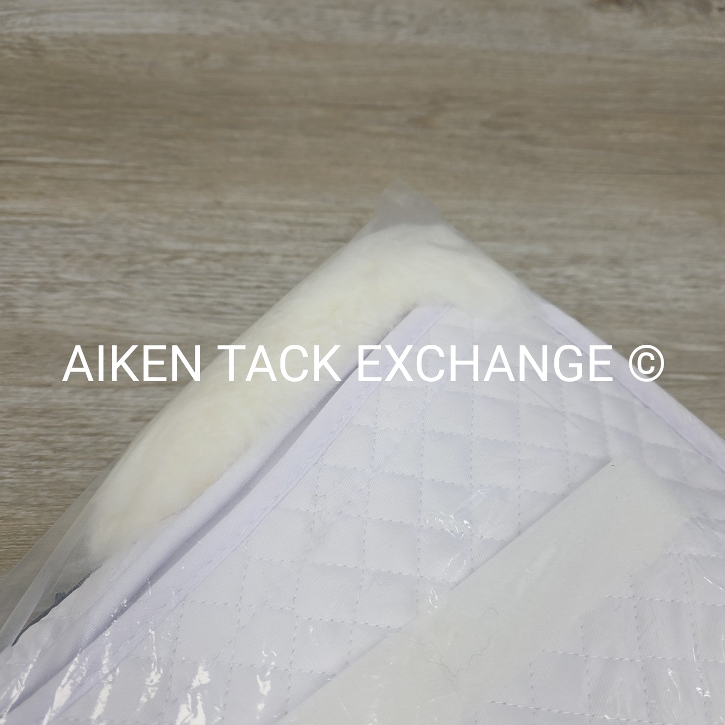 Majyk Equipe Ergonomic Shimmable Sheepskin Half Pad, With Rear Shims, Size Mediu