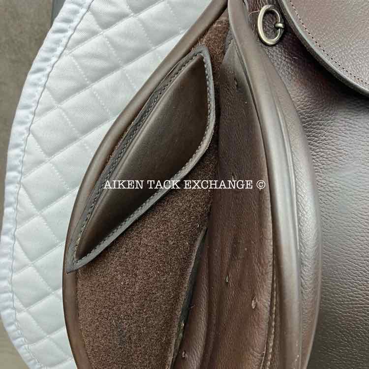 **SOLD** 2023 County Xtreme Monoflap Jump Saddle, 17.5" Seat, Medium Tree, Wool Flocked Panels