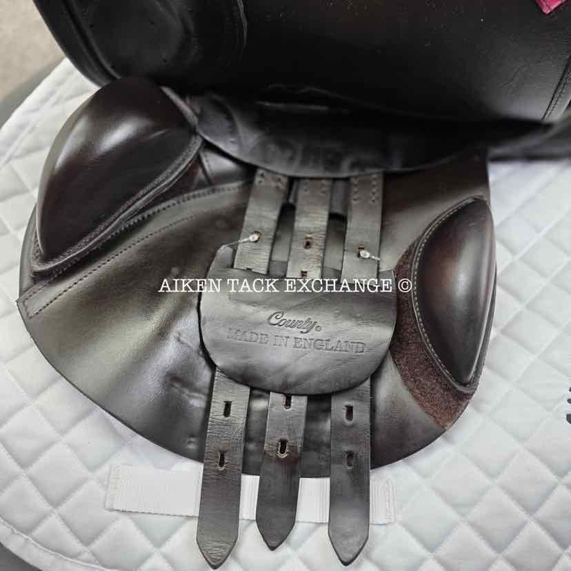 2021 County Innovation Jump Saddle, 18" Seat, Forward Flap, Medium Narrow Tree, Wool Flocked Panels