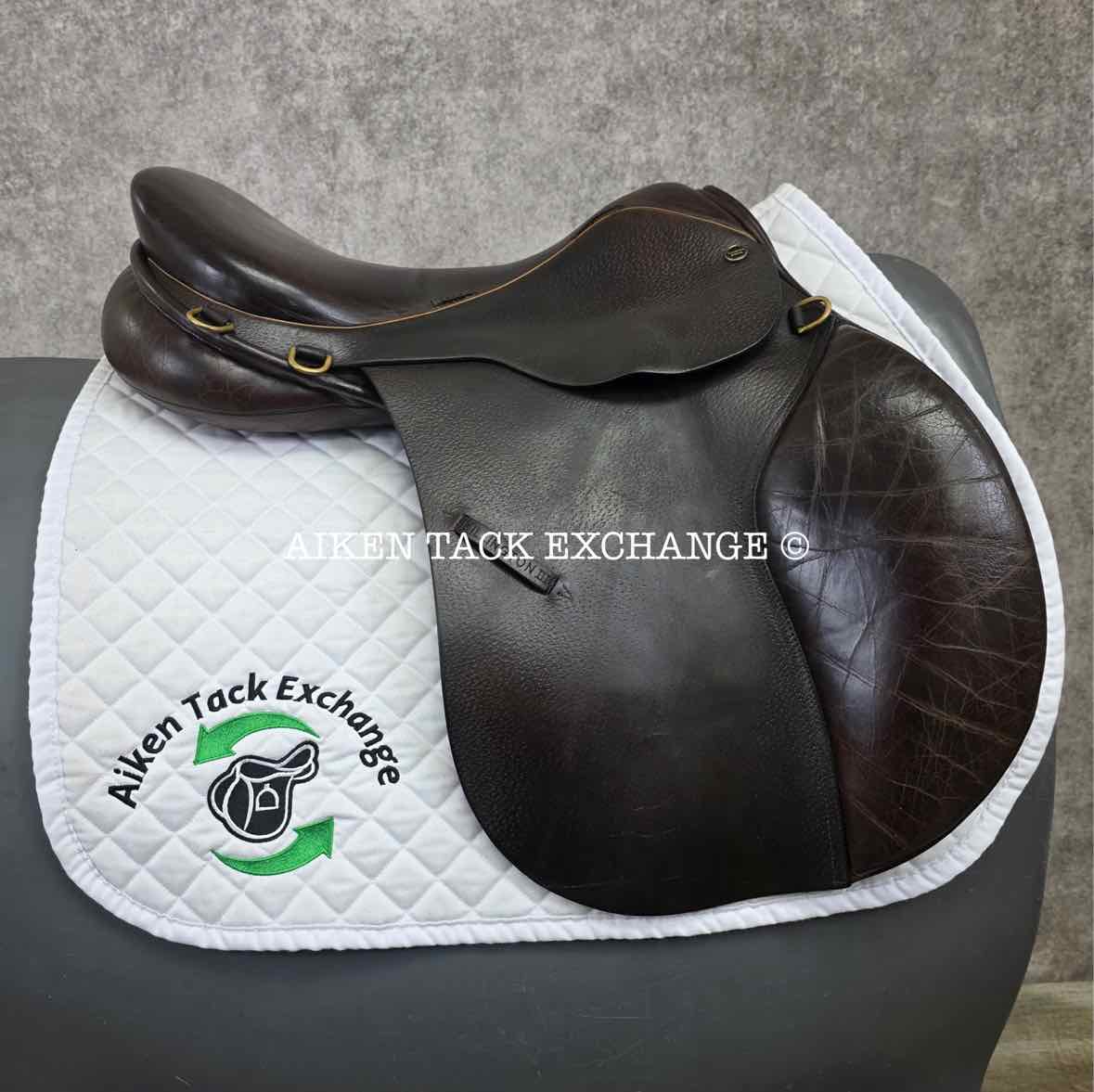 **SOLD** 2007 Saddler's Bench Killington III Jump Saddle, 17.5" Seat. Medium Wide Tree, Wool Flocked Panels