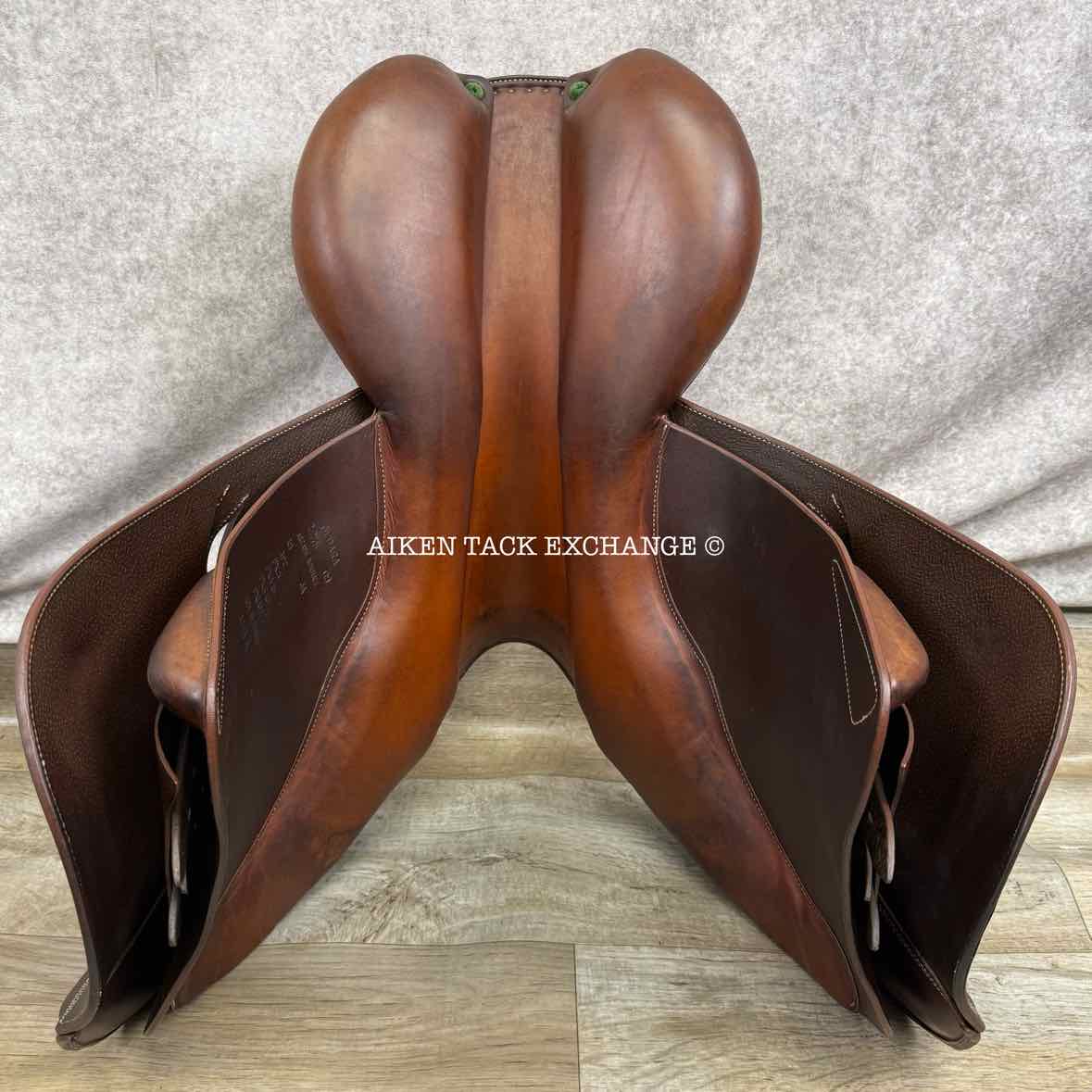 2009 Devoucoux Oldara Close Contact Jump Saddle, 18" Seat, 3A Flap, Medium Wide Tree, Foam Panels