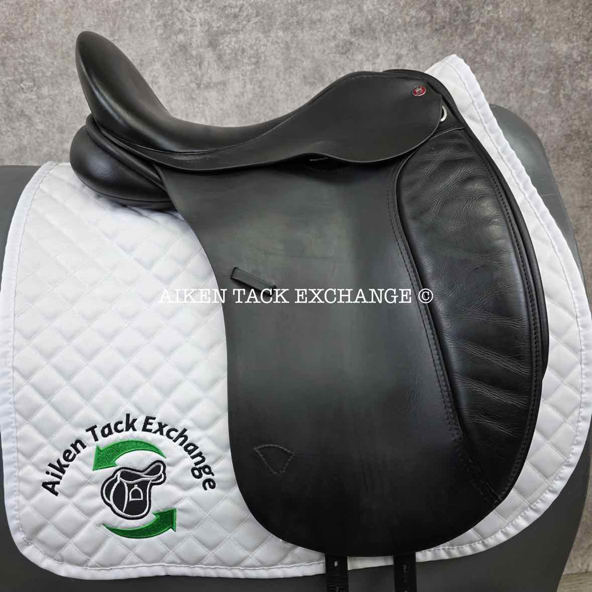 2013 Lovatt & Ricketts Berkeley Dressage Saddle, 17" Seat, M/MW Tree, Wool Flocked Panels