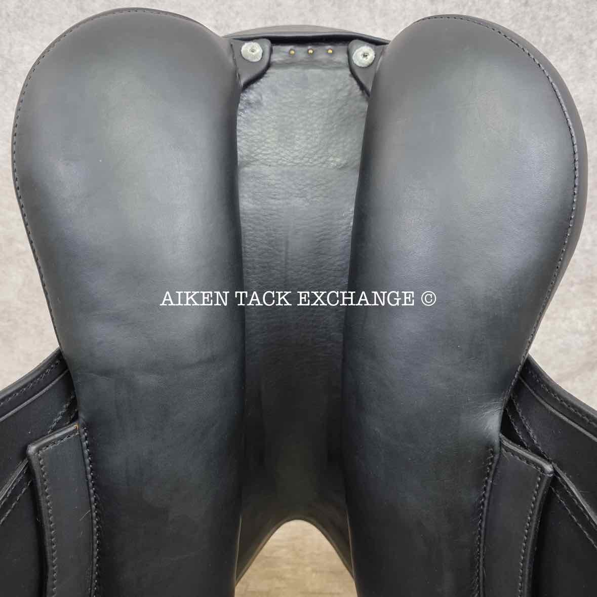 **On Trial** 2010 Schleese Eagle XC Monoflap Jump Saddle, 18" Seat, Adjustable AdapTree, Wool Flocked Panels