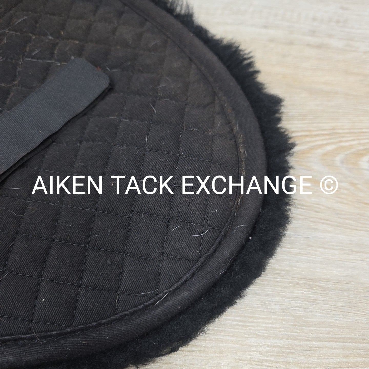 Majyk Equipe Ergonomic Shimmable Sheepskin Half Pad, With Rear Shims, Size Mediu