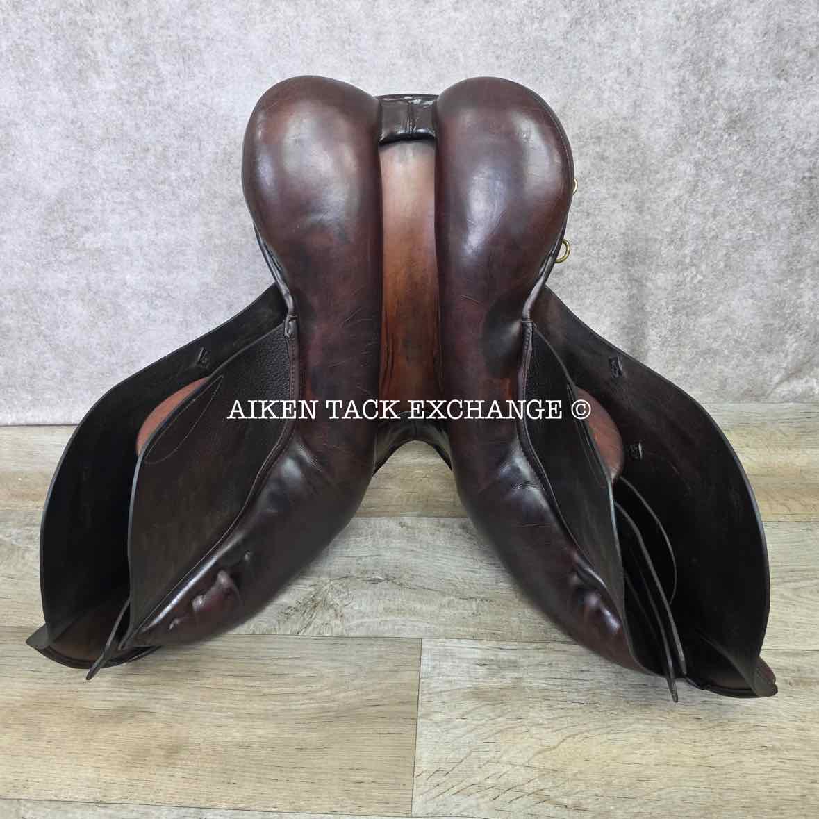 **SOLD** 2007 Saddler's Bench Killington III Jump Saddle, 17.5" Seat. Medium Wide Tree, Wool Flocked Panels