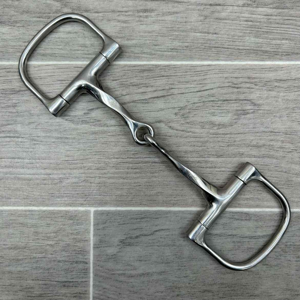 Twisted Single Joint D Ring Bit 5.5"