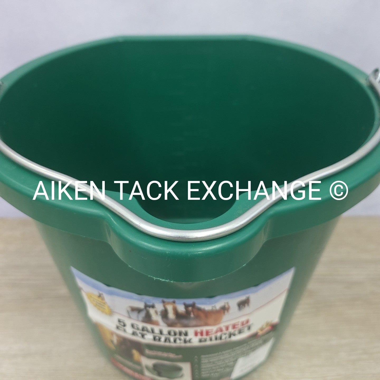 Farm Innovators Heated Flat Back Bucket, 5 Gal