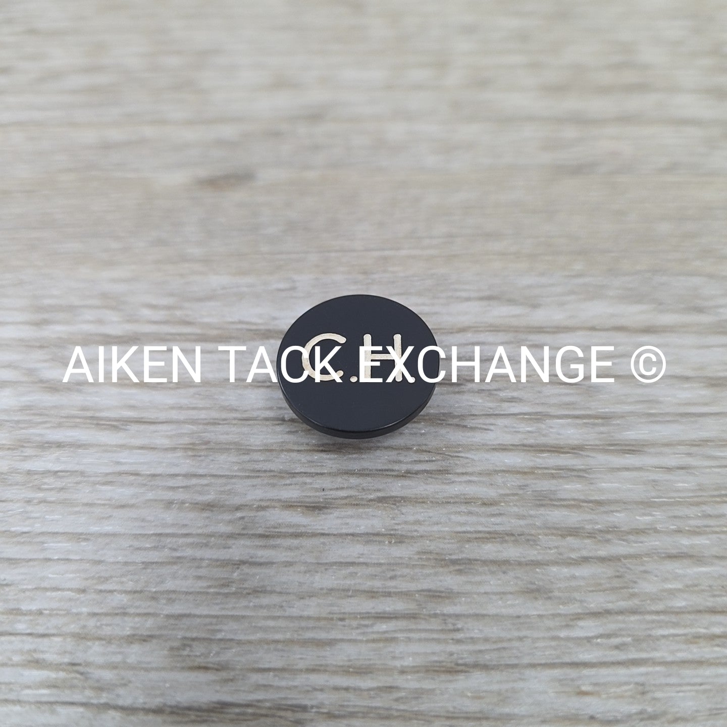 Camden Hunt Button, Large