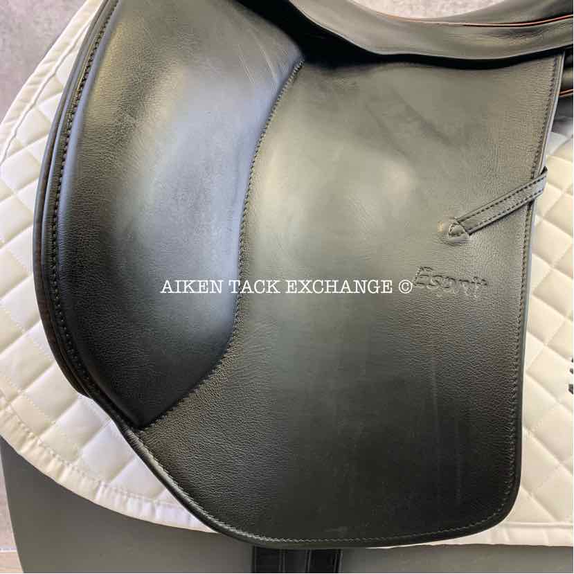 2017 Sommer Espirit Dressage Saddle, 17.5" Seat, 31.5 Tree - Wide (Adjustable), Wool Flocked Panels