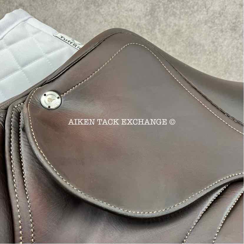 2019 CWD SE02 Close Contact Jump Saddle, 17.5" Seat, 3C Flap, Medium Tree, Foam Panels, Full Buffalo Leather
