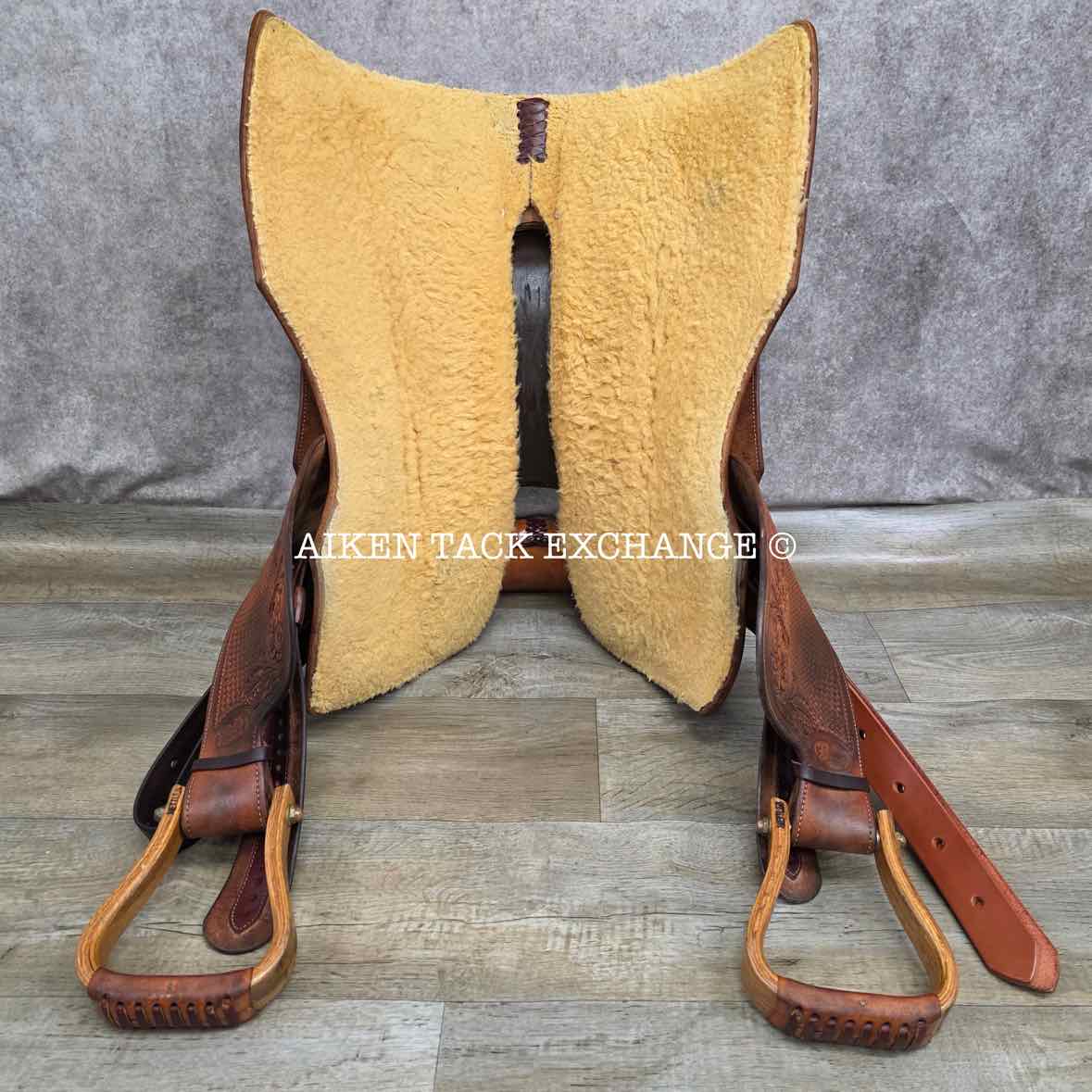 Bob Avila Western Saddle, 15.5" Seat, Regular Tree - Semi QH Bars