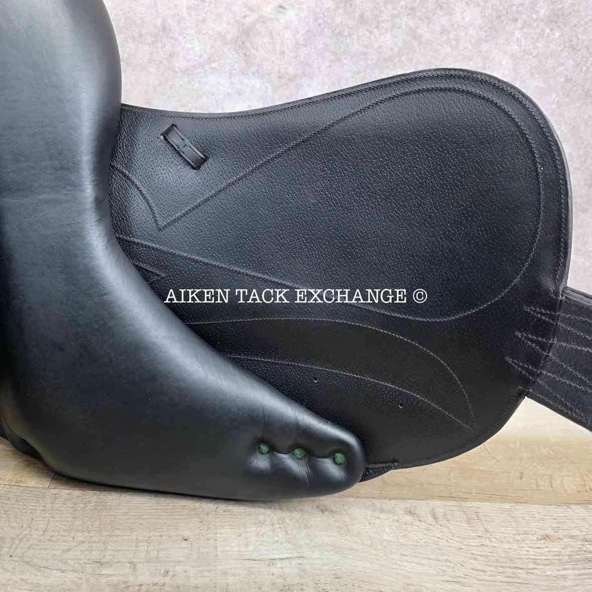 **On Trial** 2013 Devoucoux Makila Monoflap Dressage Saddle, 18" Seat, 3A Flap, M/MW Tree, Foam Panels, Full Buffalo Leather