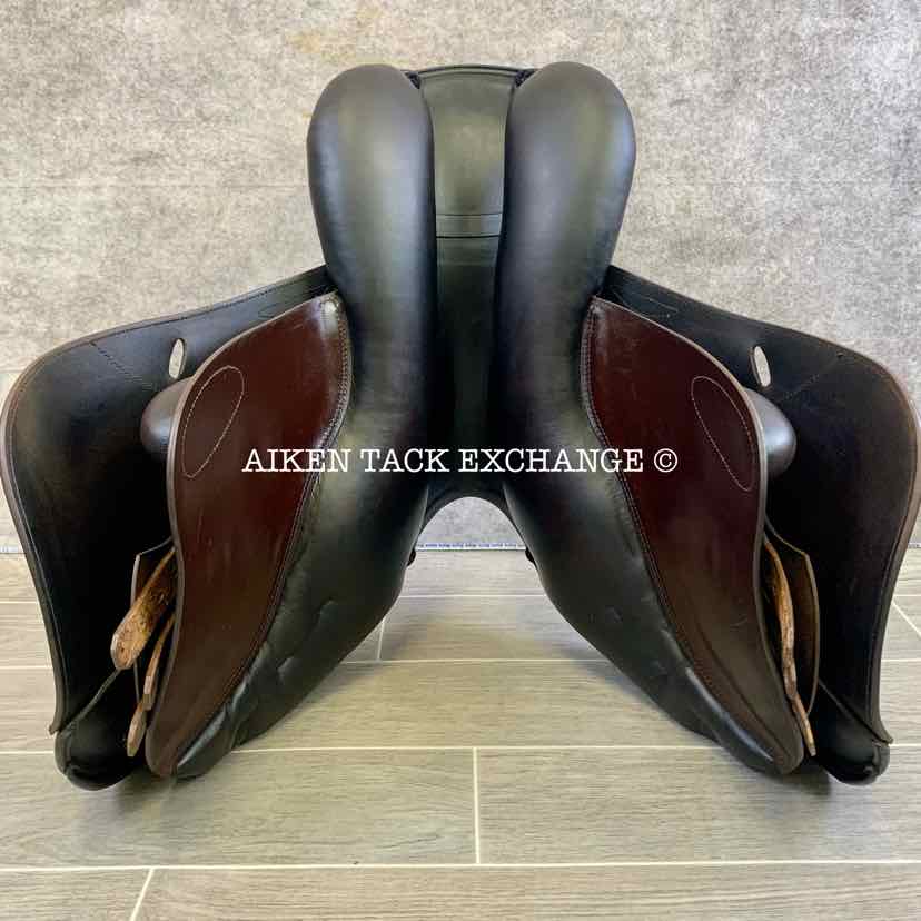 **SOLD** 2020 Prestige Versailles Close Contact Jump Saddle, 16" Seat, 34 Tree - M/MW, Wool Flocked Panels