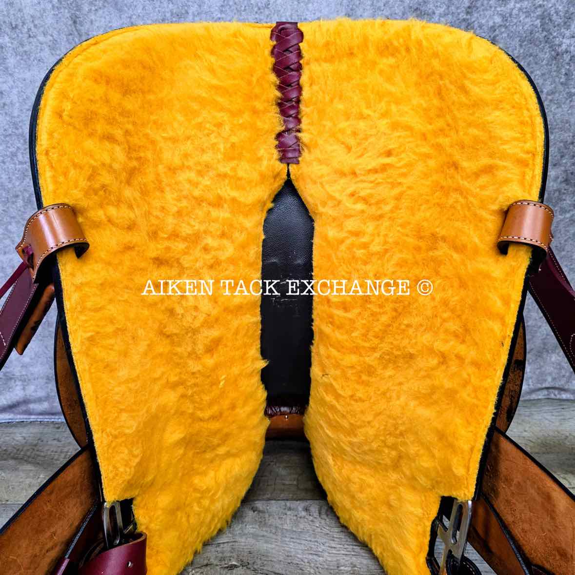 Circle J Western Saddle, 17" Seat, Regular Tree - Semi QH Bars