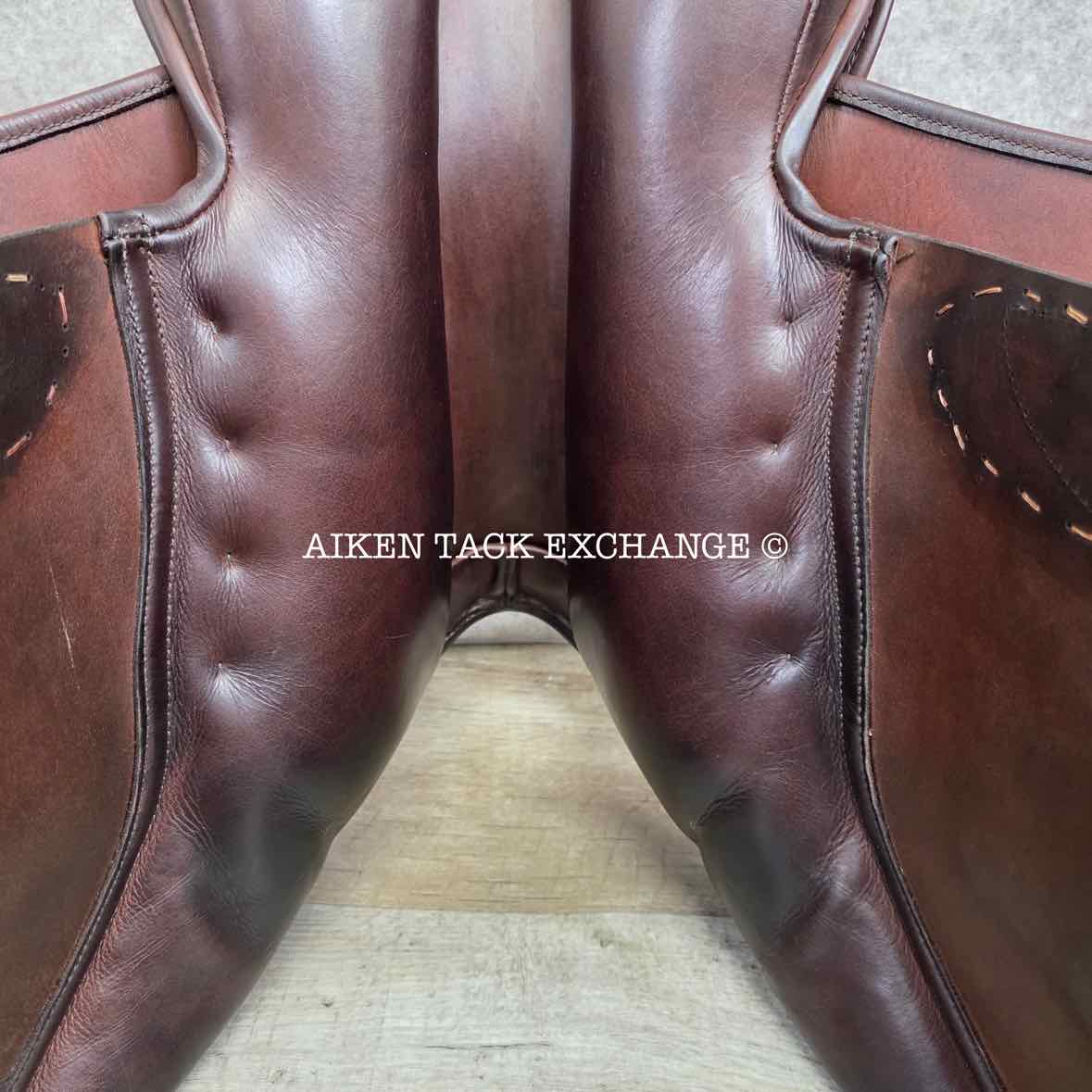 2017 County Innovation Jump Saddle, 17" Seat, Narrow Tree, Wool Flocked Panels