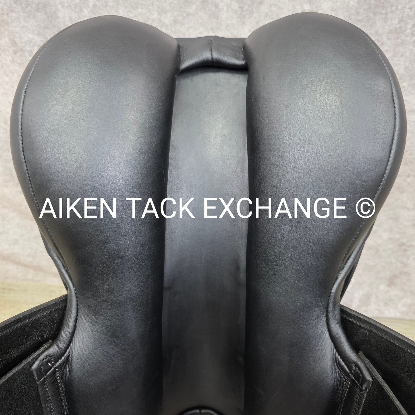 **SOLD** 2007 County Pro-Fit Close Contact Jump Saddle, 17.5" Seat, Medium Tree, Wool Flocked Panels
