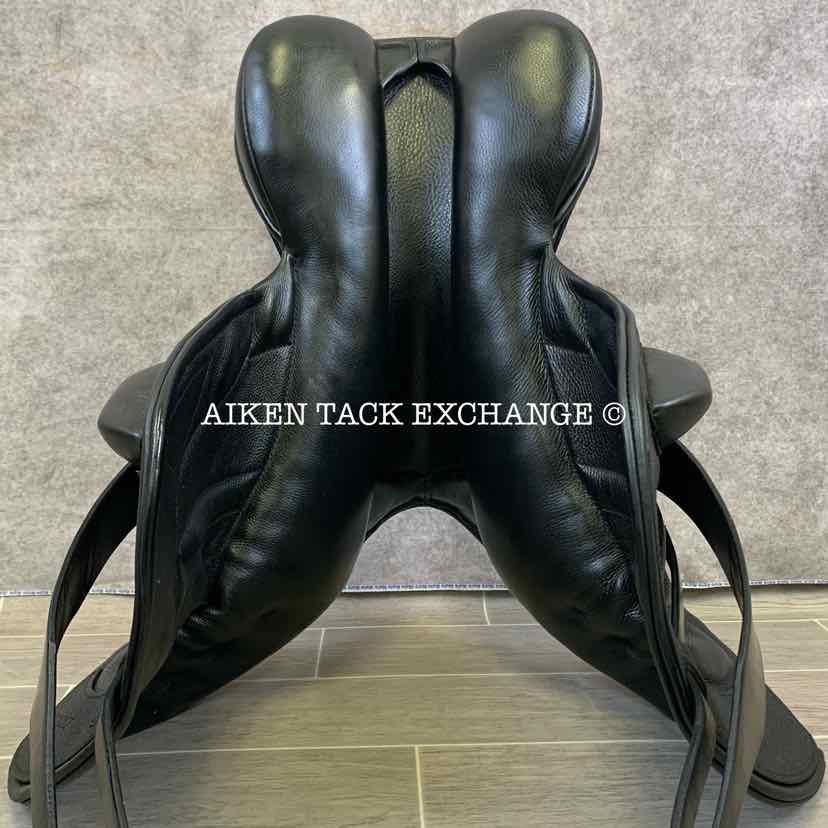 **SOLD** 2023 Black Country Vinici Monoflap Jump Saddle, 18" Seat, Forward Flap, Medium Wide/Wide Tree, Wool Flocked Panels