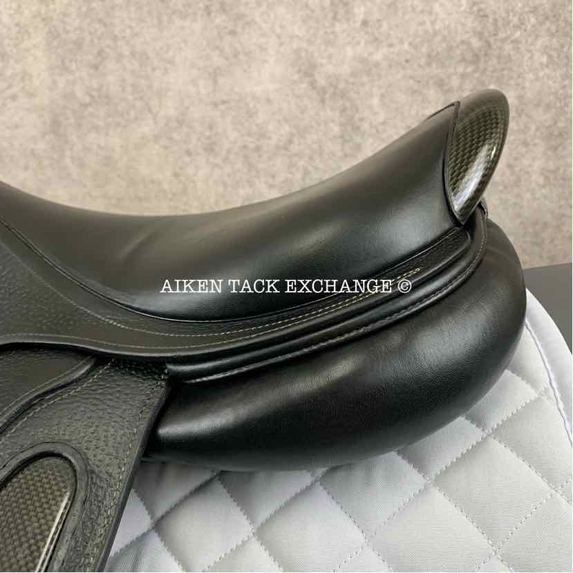2018 CWD SE25 2GS Close Contact Jump Saddle, 17.5" Seat - S2, 3C Flap, Dynamik Flex Tree - Medium, Foam Panels