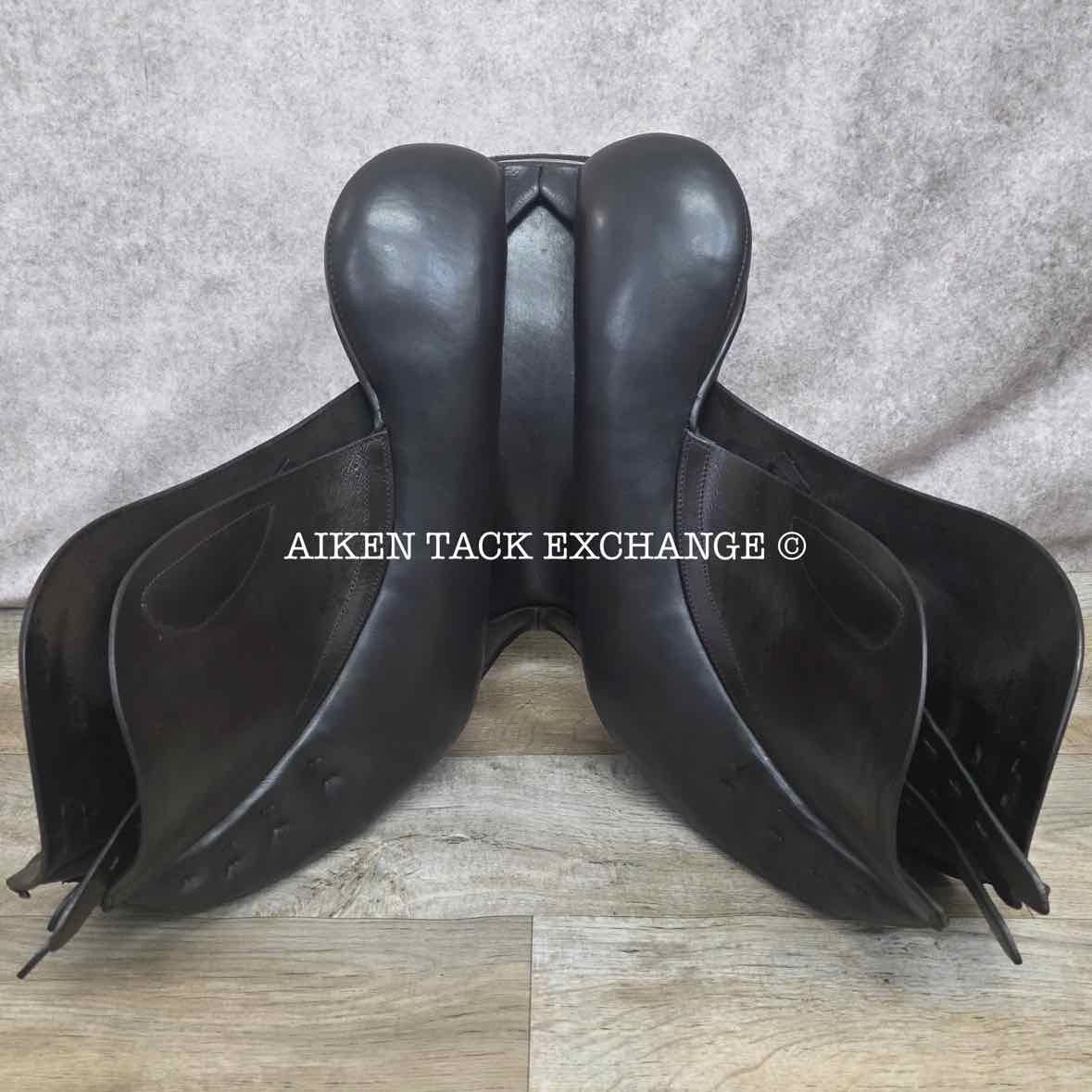 **SOLD** 2009 Black Country Ricochet Jump Saddle, 17" Seat, Medium Wide Tree, Wool Flocked Panels