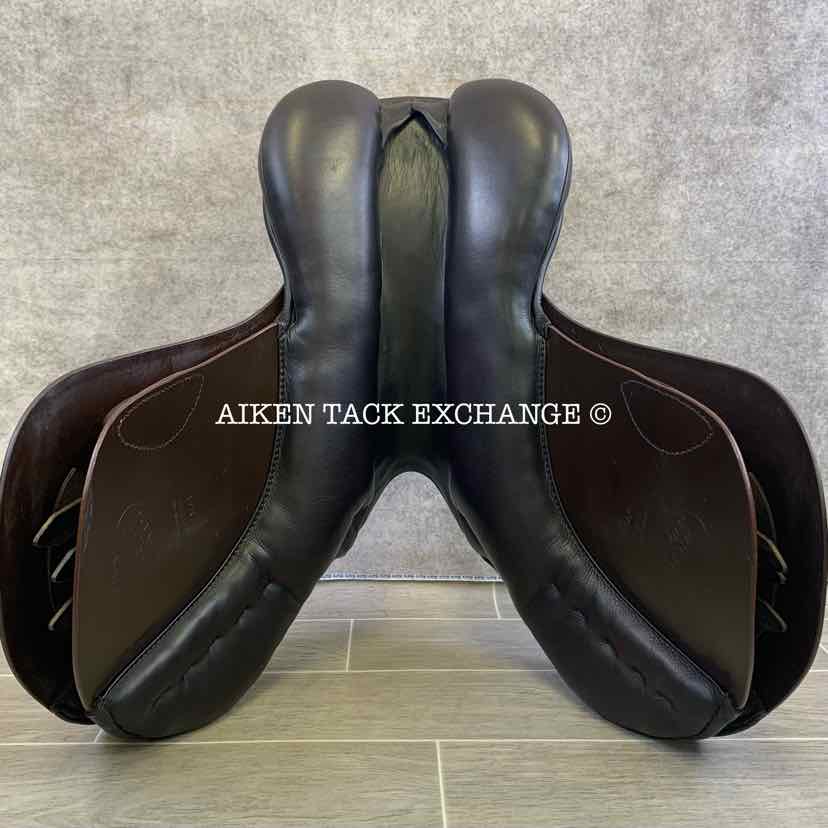 **SOLD** 2017 Passier PASSIERBLU Motion Close Contact Jump Saddle, 17.5" Seat, Wide Tree, Wool Flocked Panels