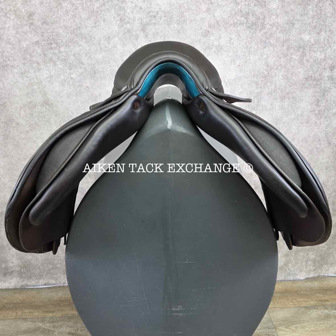2022 Voltaire Palm Beach Close Contact Jump Saddle, 16.5" Seat, 2AA Flap, Medium Wide Tree, PRO Panels