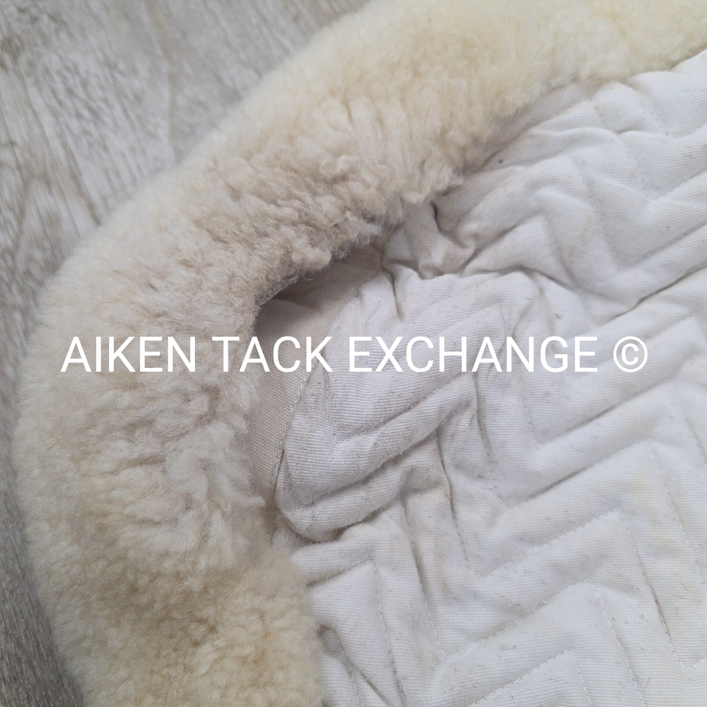 Fleeceworks Sheepskin Field HUnter Fox Hunter Pad with Front Roll & Full Trim