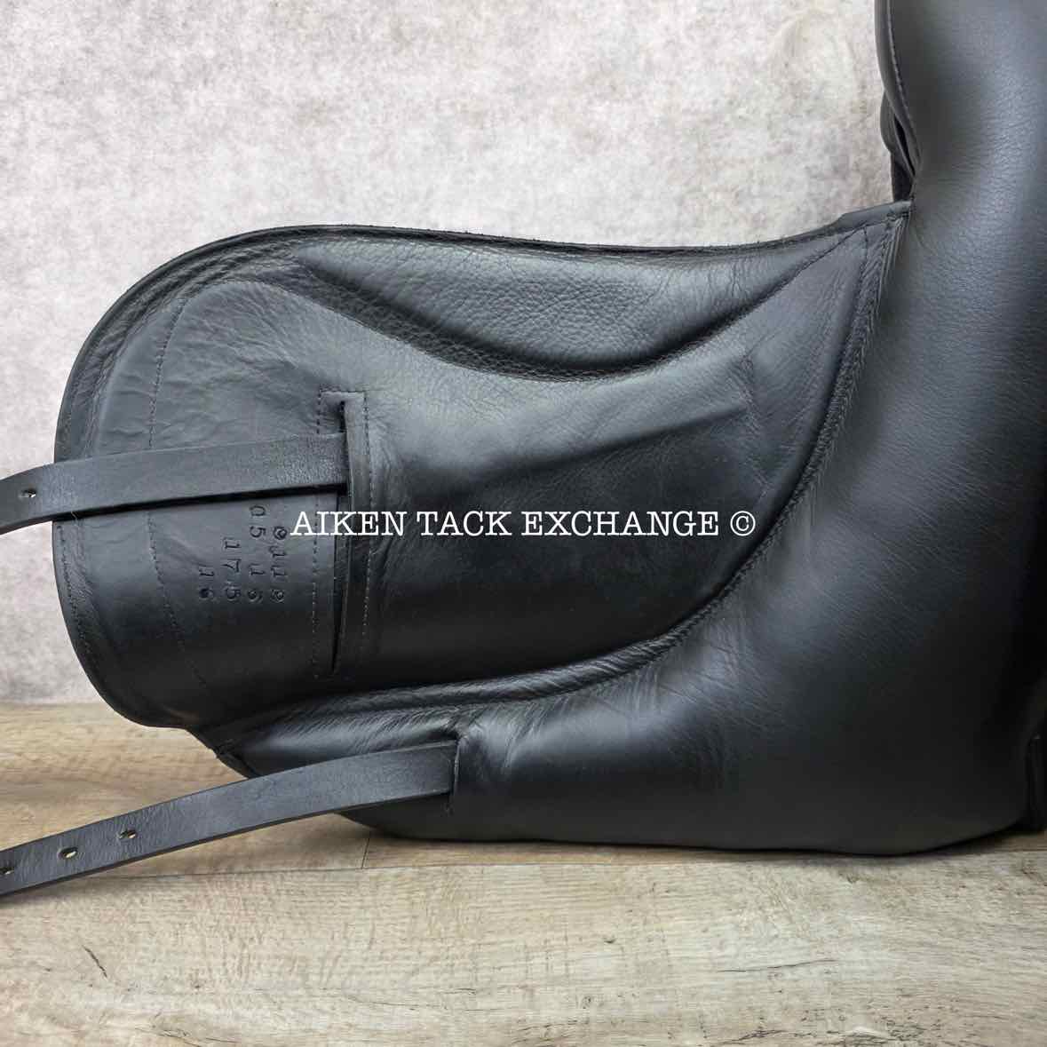 2016 Custom Saddlery Wolfgang Solo Monoflap Dressage Saddle, 17.5" Seat, Adjustable Tree, Wool Flocked Panels