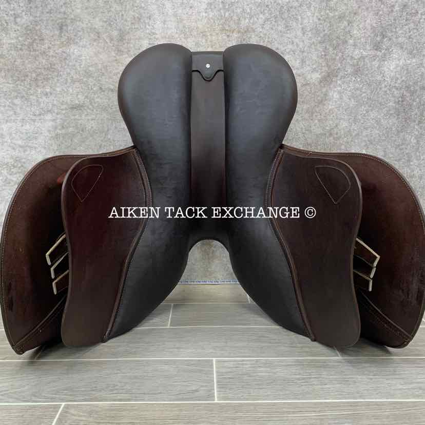 2022 CWD SE01 Close Contact Jump Saddle, 17.5" Seat, 3L Flap, Medium Tree, Foam Panels