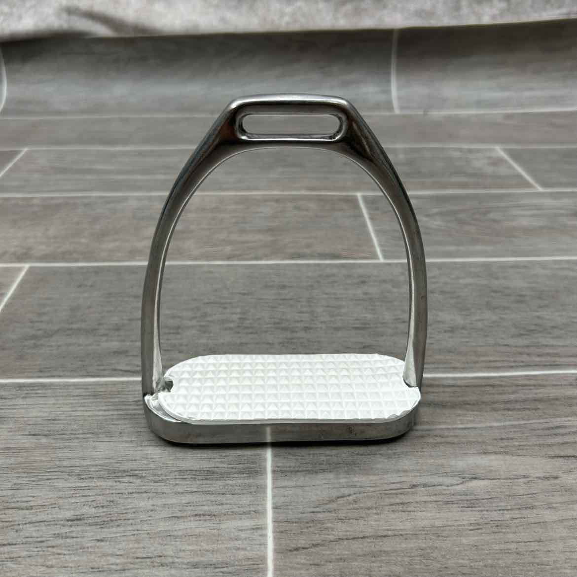 Fillis Stirrup Irons, 4.25"
