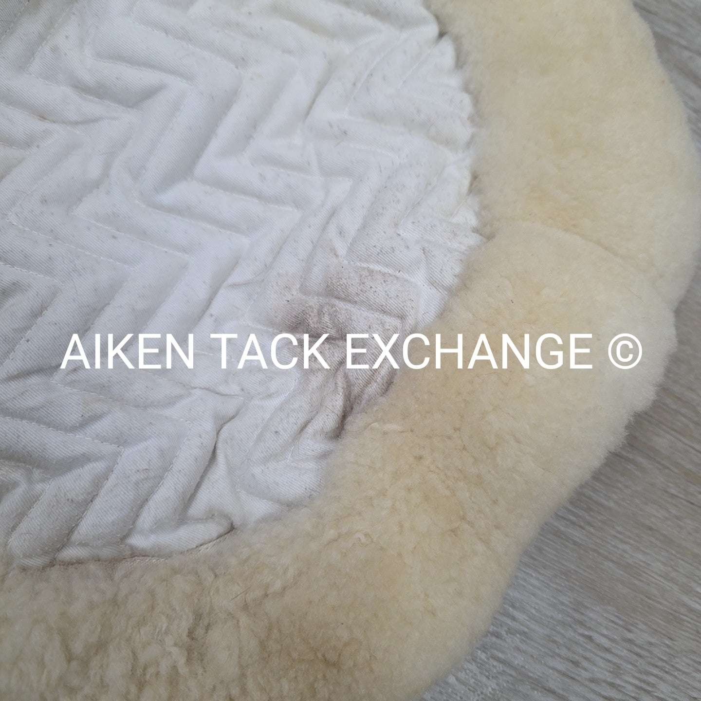 Fleeceworks Sheepskin Field HUnter Fox Hunter Pad with Front Roll & Full Trim