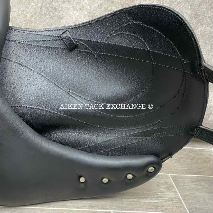 2014 Antares Cadence Monoflap Dressage Saddle, 18" Seat, 2N Flap, Medium Wide Tree, Foam Panels, Full Buffalo Leather