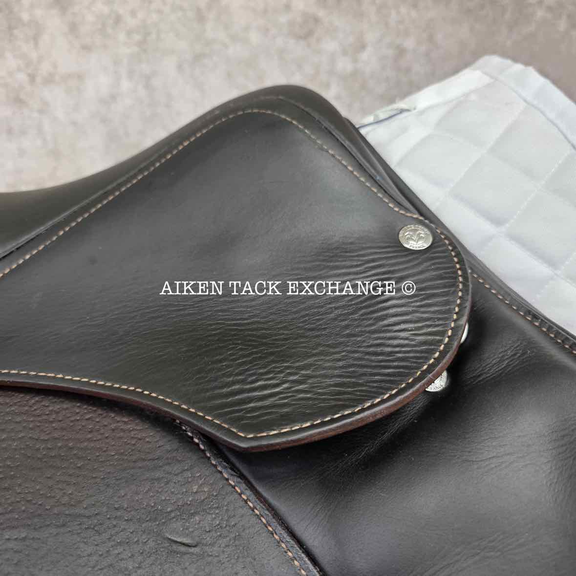 **SOLD** 2015 Voltaire Palm Beach Close Contact Jump Saddle, 17" Seat, 2A Flap, Medium Wide Tree, FIN Panels