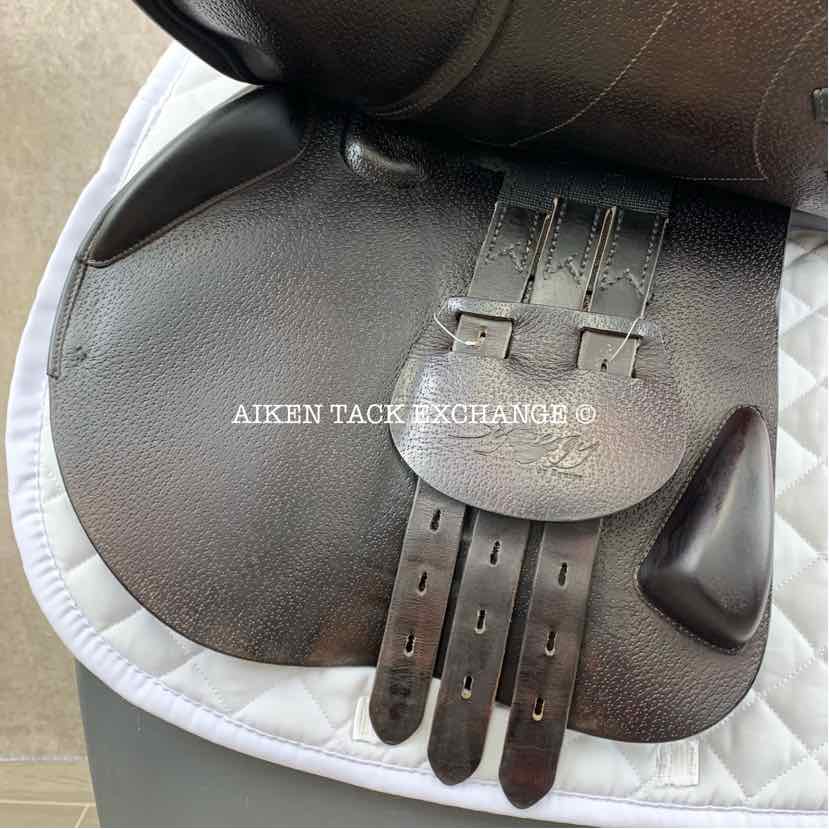 **SOLD** 2018 Equipe Synergy Special Close Contact Jump Saddle, 17.5" Seat, Forward Flap, Medium Wide Tree, Foam Panels