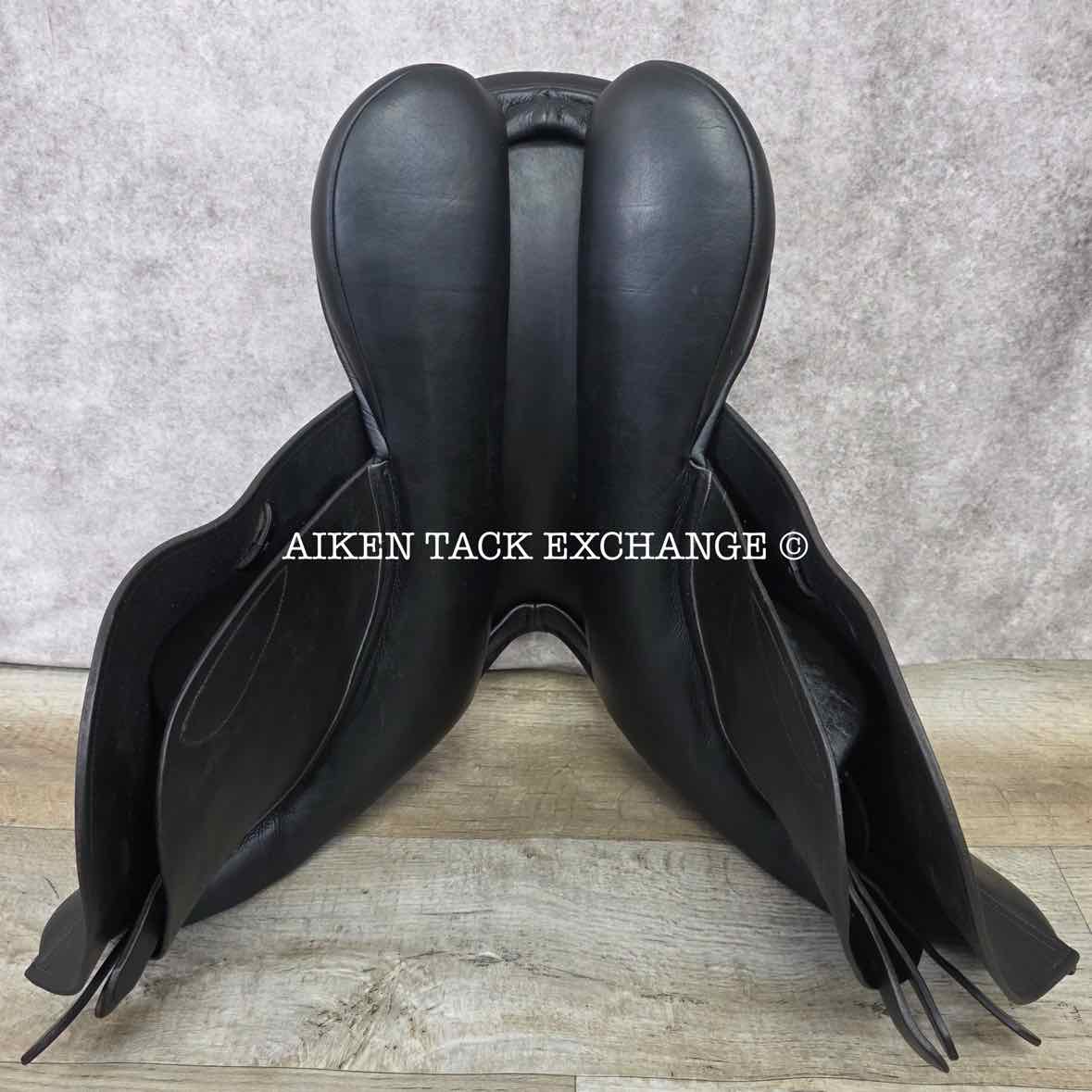 2007 County Innovation Jump Saddle, 18" Seat, Medium Tree, Wool Flocked Panels