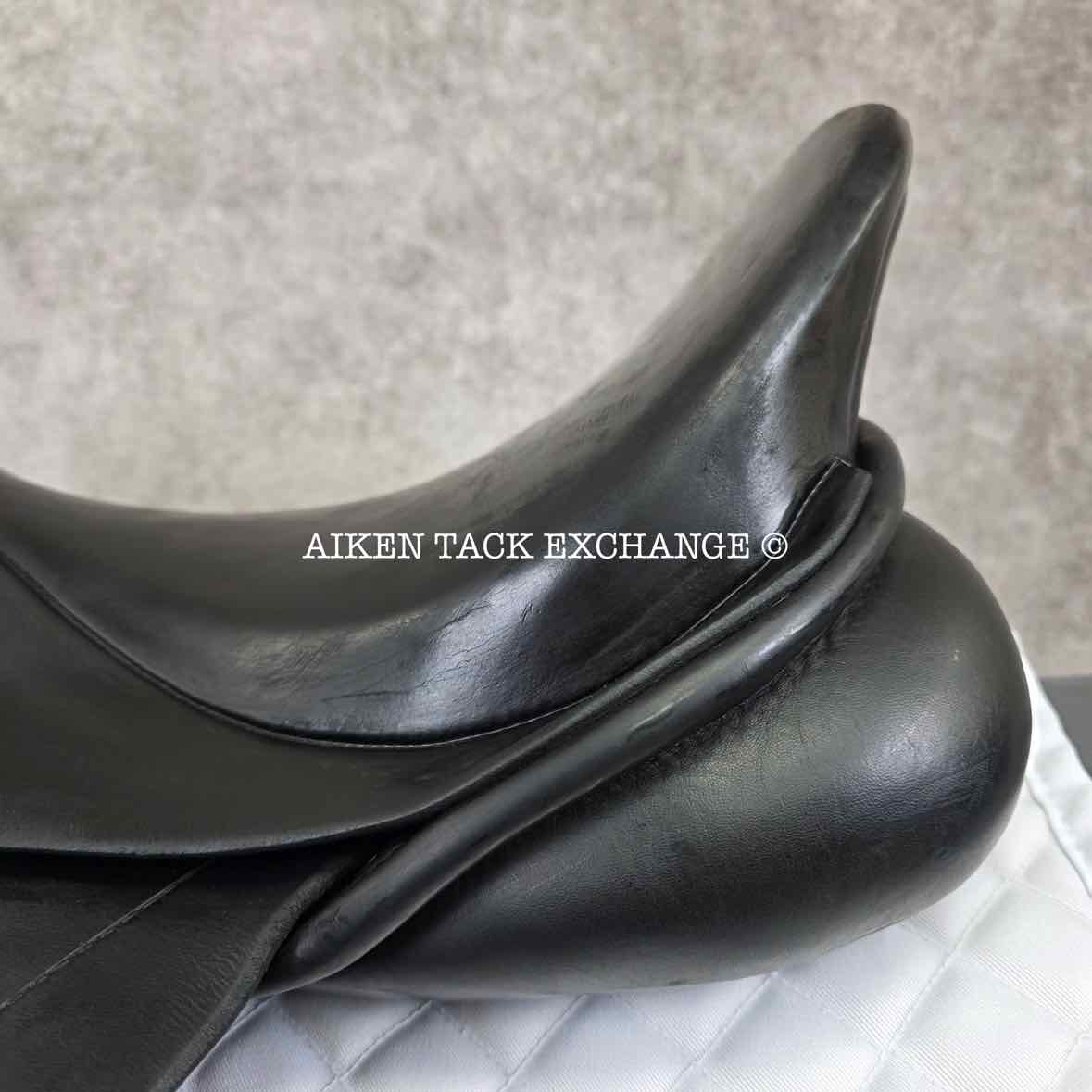 2003 Hennig Dressage Saddle, 17" Seat, Medium Narrow Tree, Wool Flocked Panels