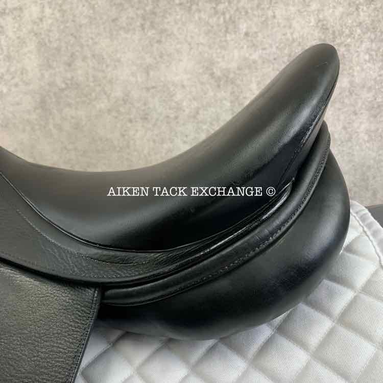 **SOLD** 2000 Prestige Dressage 2000 Saddle, 17.5" Seat, 34 Tree - M/MW, Wool Flocked Panels