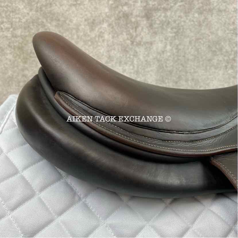 2012 Voltaire Palm Beach Close Contact Jump Saddle, 17.5" Seat, 3A Flap, Medium Wide Tree, PRO Panels, Full Buffalo Leather