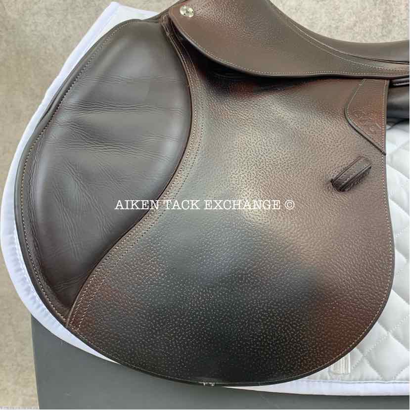 2021 CWD SE03 Close Contact Jump Saddle, 17.5" Seat, 3L Flap, Medium Tree, Foam Panels