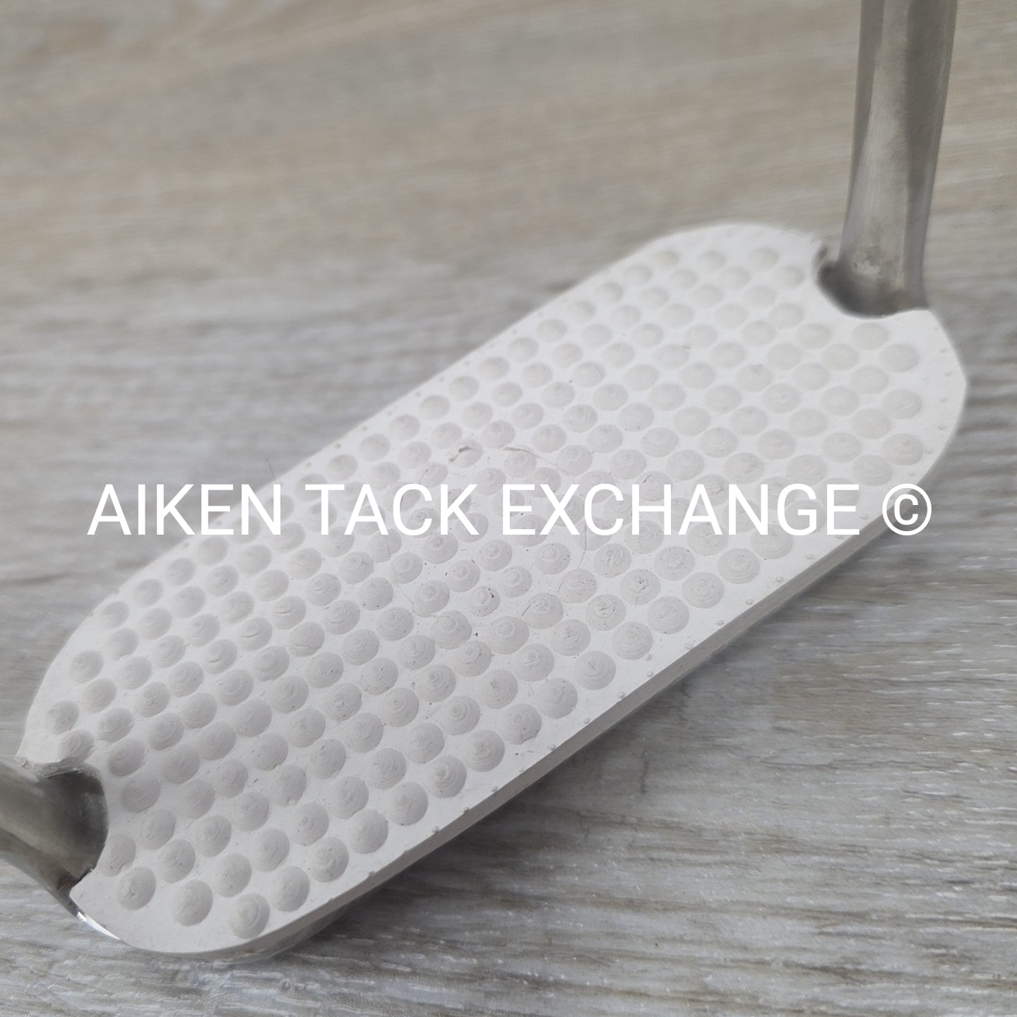 Korsteel Fillis Stirrup Irons with Engraved Crystal Detail, 4.5"