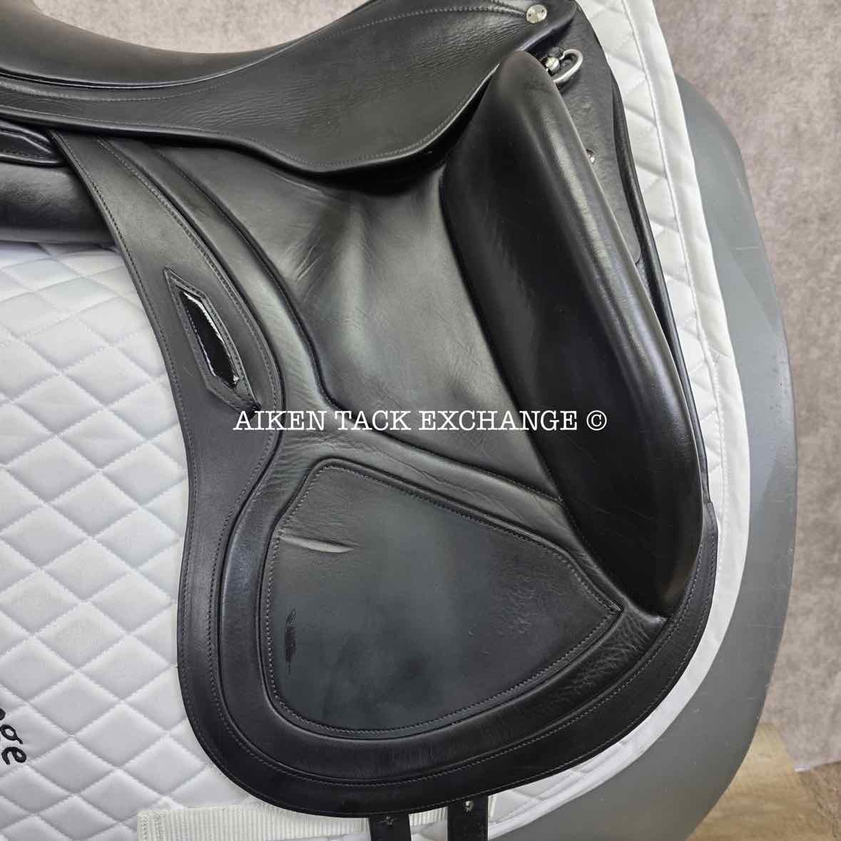 2020 Aviar Raavun 1.0 Monoflap Dressage Saddle, 18.5" Seat, Adjustable Tree, Foam Panels