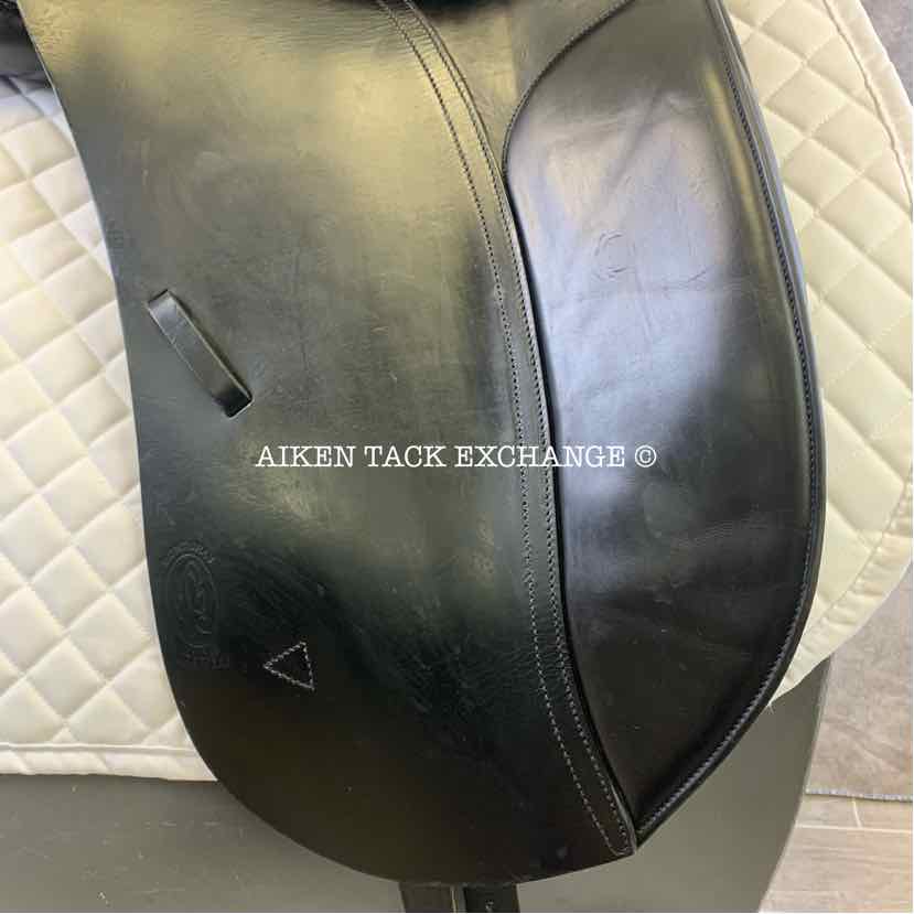 Monturas Lucas Talavera Dressage Saddle, 17.5" Seat, Medium Wide Flex Tree, Foam Panels