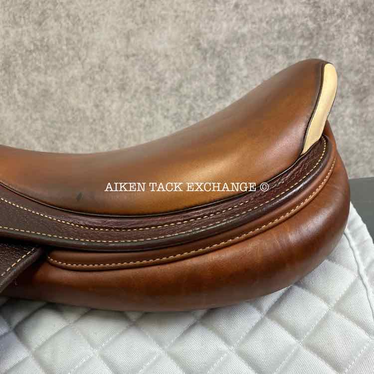**SOLD** 2019 Prestige Paris Classic Close Contact Jump Saddle, 18" Seat, 33 Tree - Medium (Adjustable), Foam Panels