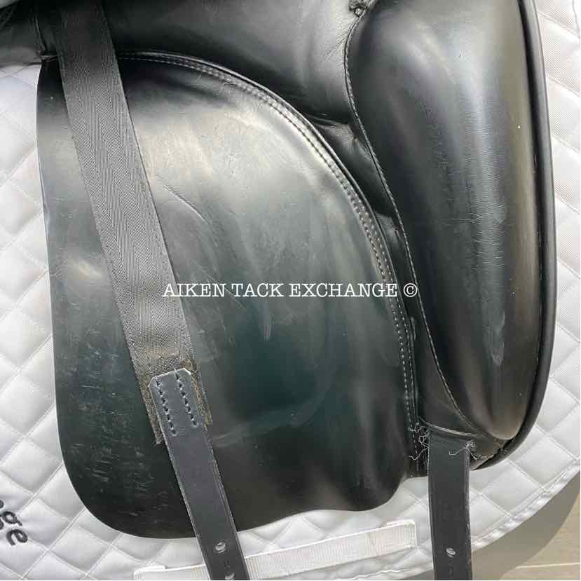 **SOLD** 2000 Prestige Dressage 2000 Saddle, 17.5" Seat, 34 Tree - Medium Wide, Wool Flocked Panels