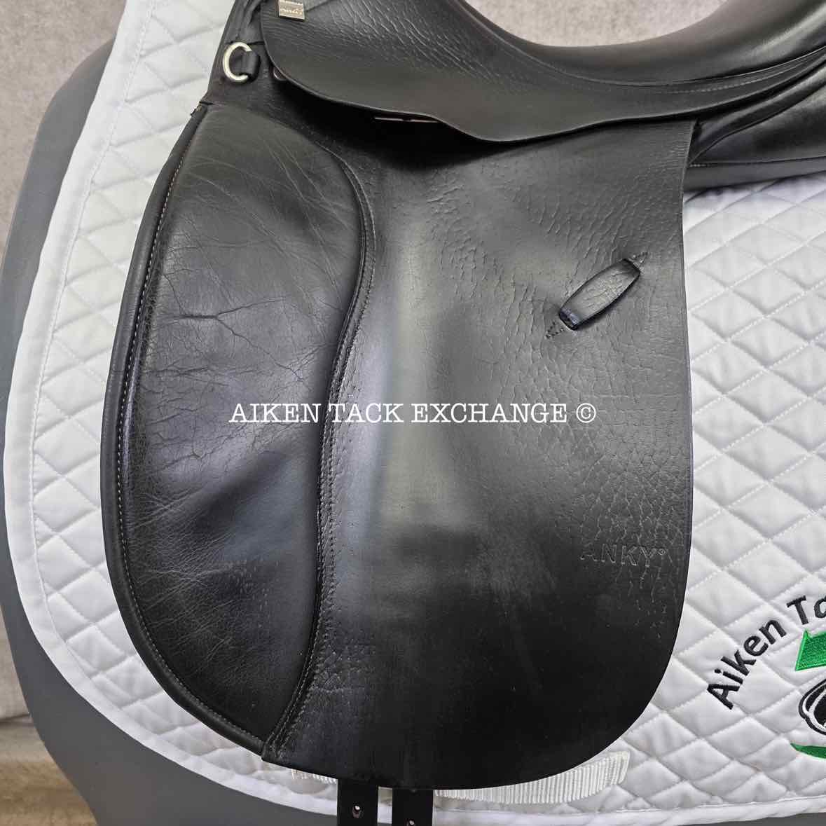 Anky Dressage Saddle, 17.5" Seat, Medium Wide Tree, Wool Flocked Panels